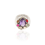Meio Anel Lavanda Prata Peregrinar Camila Klein, com design autoral e acabamento em prata velho, apresenta cristal central lavanda, cristais coloridos ao redor, pequenos cristais transparentes e detalhe de pérola, em uma composição sofisticada e marcante.