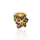 Meio Anel Preto Ouro Peregrinar Camila Klein, com design autoral e escultural, combina resina preta, metais com banho em ouro velho, cristais em diferentes tons e detalhes de pérolas claras, criando uma composição orgânica, sofisticada e marcante.