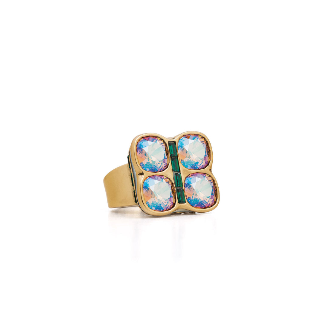 Anel Carré Ouro Compaixão Camila Klein, com design autoral e acabamento dourado, apresenta formato quadrado e visual sofisticado, ideal para composições elegantes.